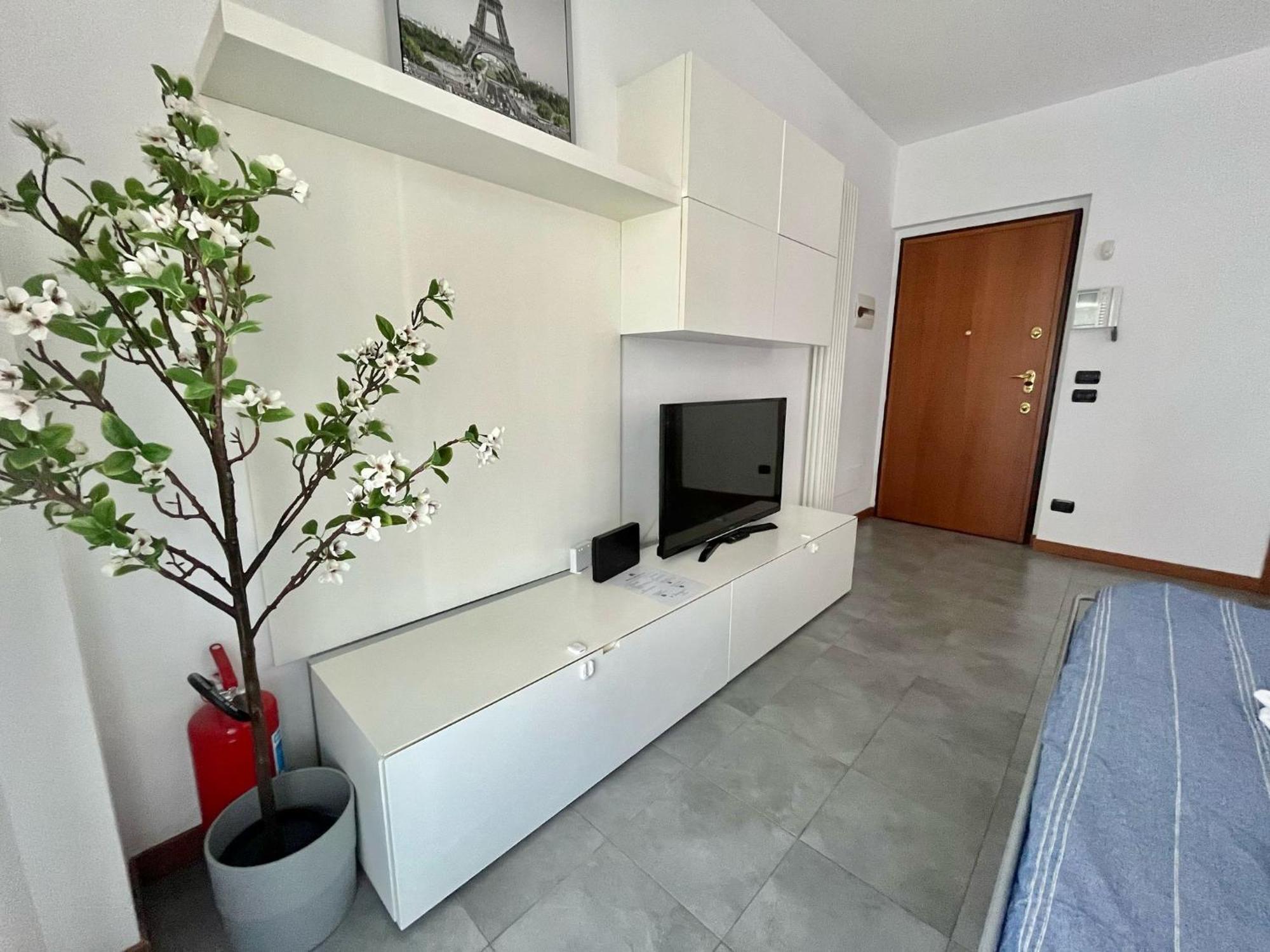 Santa Giulia Terrace - 15 Mins Center Apartment Milan